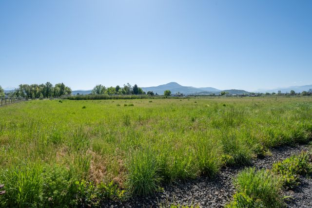 5900 Peace Lane, Central Point, OR 97502