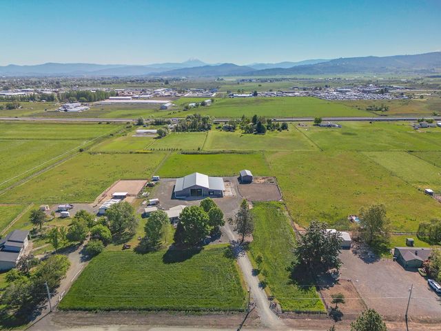 5900 Peace Lane, Central Point, OR 97502