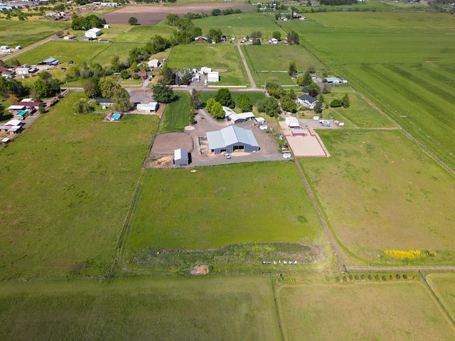 5900 Peace Lane, Central Point, OR 97502
