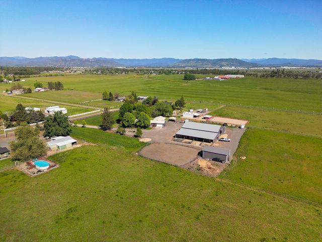 5900 Peace Lane, Central Point, OR 97502