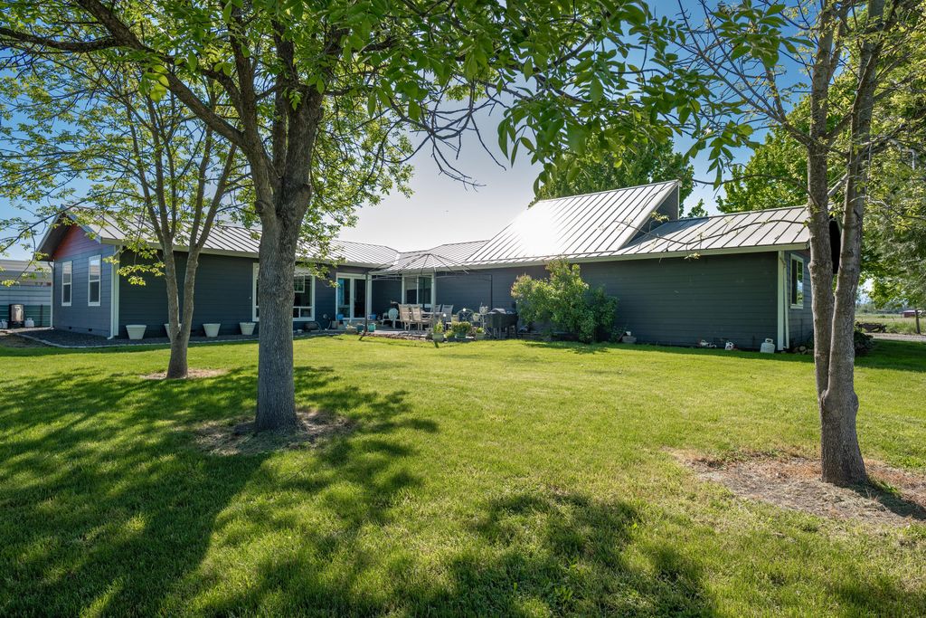 5900 Peace Lane, Central Point, OR 97502