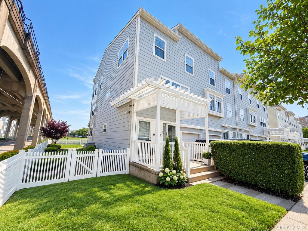 252 Beach Breeze Place, Arverne, NY 11692 — exterior