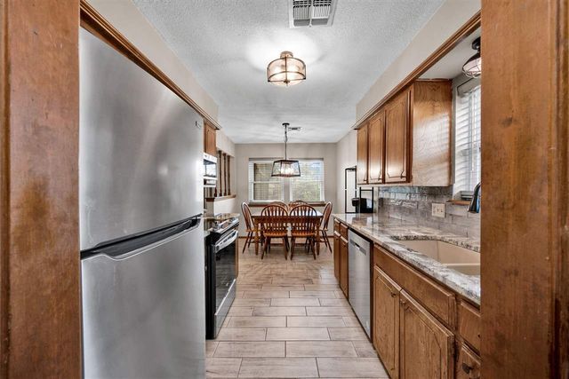 6942 SW Forest Ave, Lawton, OK 73505