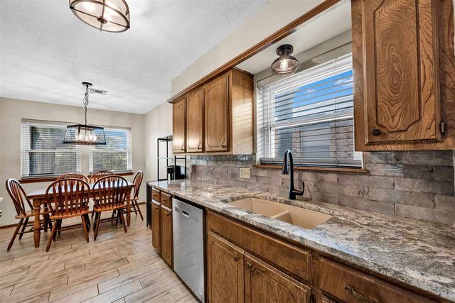 6942 SW Forest Ave, Lawton, OK 73505