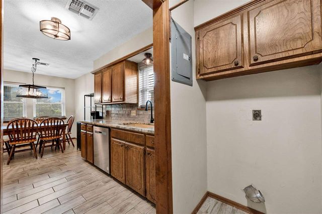 6942 SW Forest Ave, Lawton, OK 73505