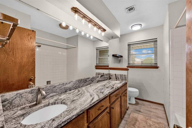 6942 SW Forest Ave, Lawton, OK 73505