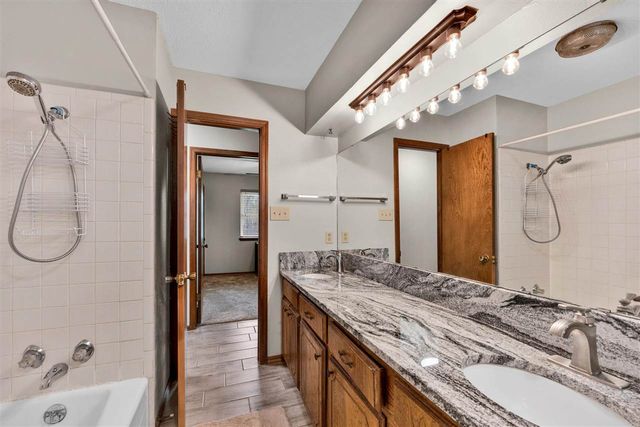 6942 SW Forest Ave, Lawton, OK 73505