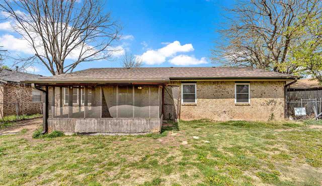 6942 SW Forest Ave, Lawton, OK 73505