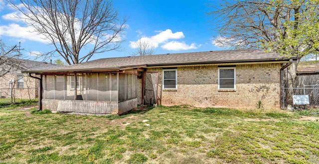 6942 SW Forest Ave, Lawton, OK 73505