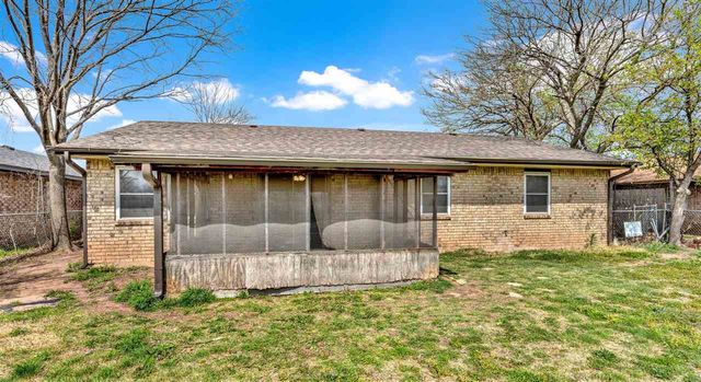 6942 SW Forest Ave, Lawton, OK 73505