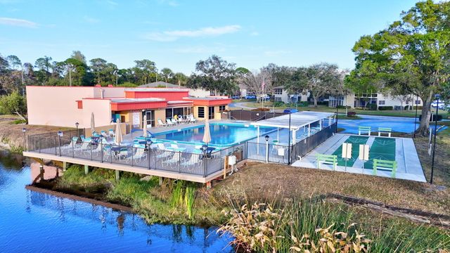 17 Lake Vista Trl Apt 105, Port St Lucie, FL 34952