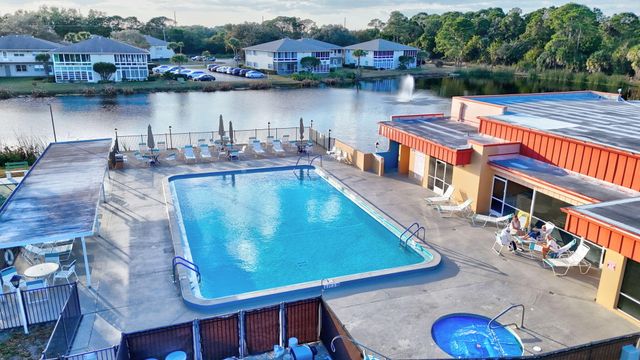 17 Lake Vista Trl Apt 105, Port St Lucie, FL 34952