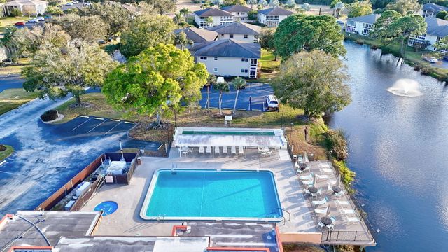 17 Lake Vista Trl Apt 105, Port St Lucie, FL 34952