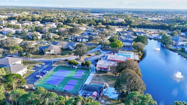 17 Lake Vista Trl Apt 105, Port St Lucie, FL 34952