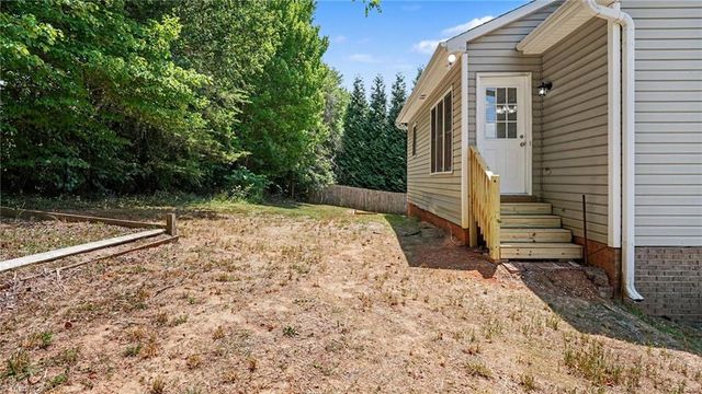 5204 Buckley Forest Trail, Walkertown, NC 27051