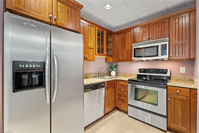 235 Fox Lake Court, Winston-salem, NC 27106