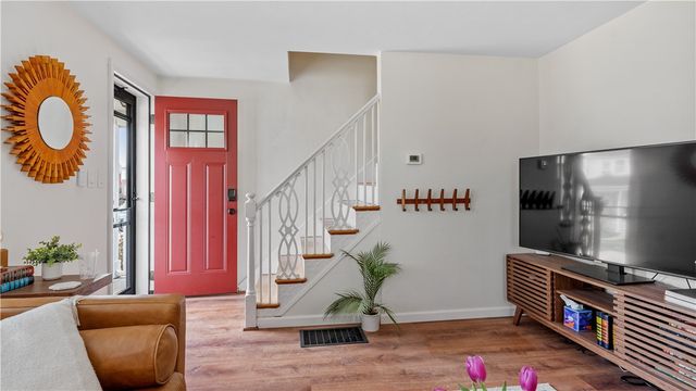 5 Shangri La Lane, Middletown, RI 02842