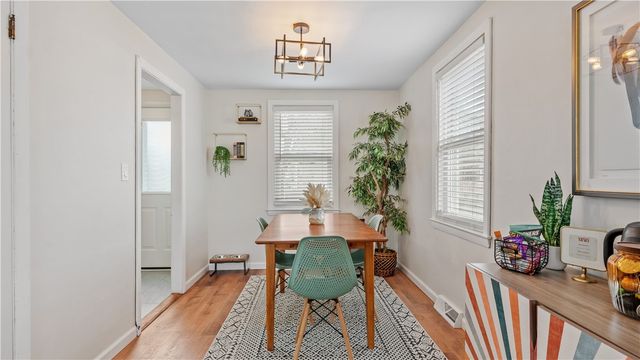 5 Shangri La Lane, Middletown, RI 02842