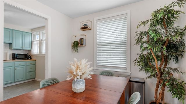 5 Shangri La Lane, Middletown, RI 02842