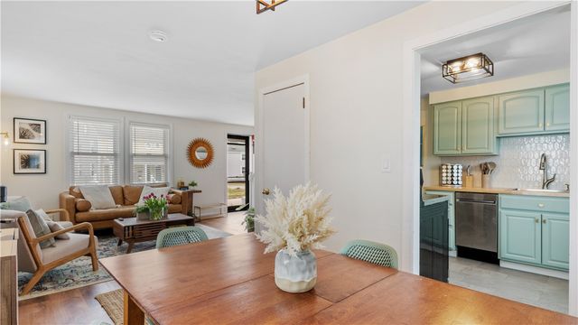 5 Shangri La Lane, Middletown, RI 02842