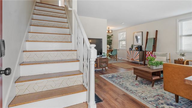 5 Shangri La Lane, Middletown, RI 02842