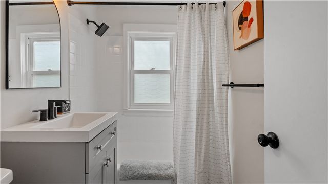 5 Shangri La Lane, Middletown, RI 02842