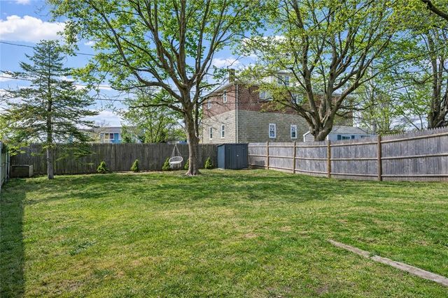 5 Shangri La Lane, Middletown, RI 02842