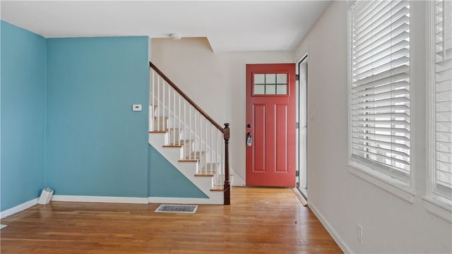 5 Shangri La Lane, Middletown, RI 02842