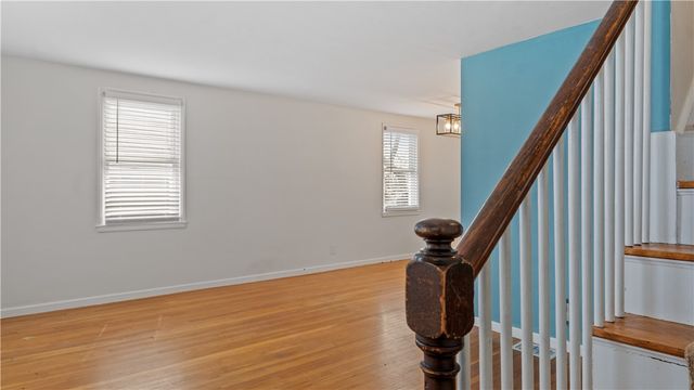 5 Shangri La Lane, Middletown, RI 02842