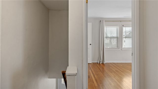 5 Shangri La Lane, Middletown, RI 02842