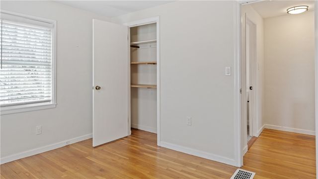 5 Shangri La Lane, Middletown, RI 02842