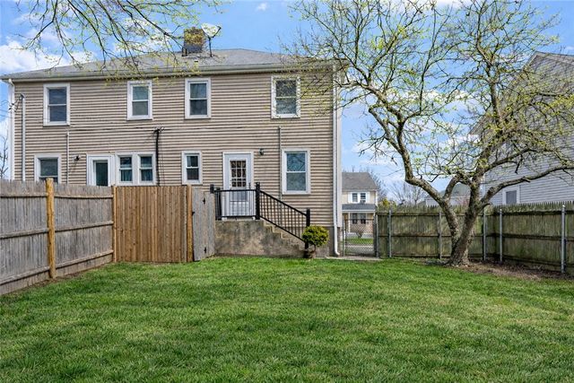 5 Shangri La Lane, Middletown, RI 02842