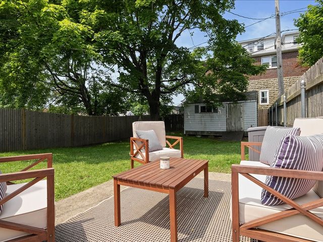 5 Shangri La Lane, Middletown, RI 02842