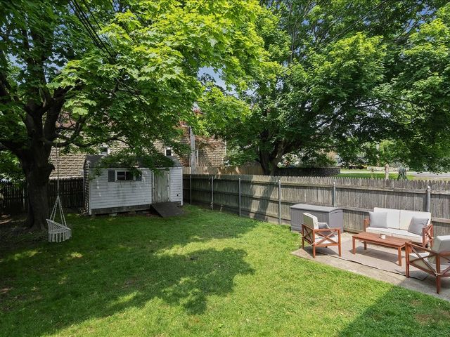 5 Shangri La Lane, Middletown, RI 02842