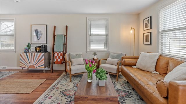 5 Shangri La Lane, Middletown, RI 02842