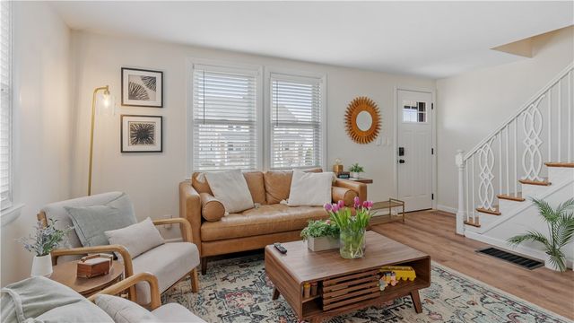 5 Shangri La Lane, Middletown, RI 02842