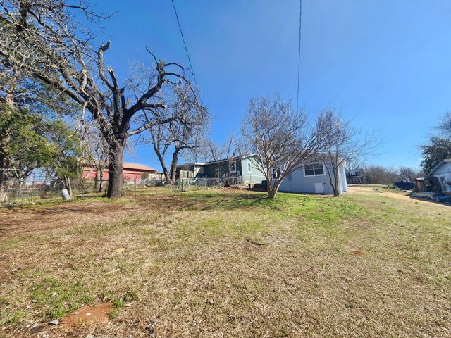 1217 W Nelson Street, Denison, TX 75020