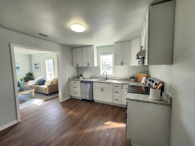 1217 W Nelson Street, Denison, TX 75020