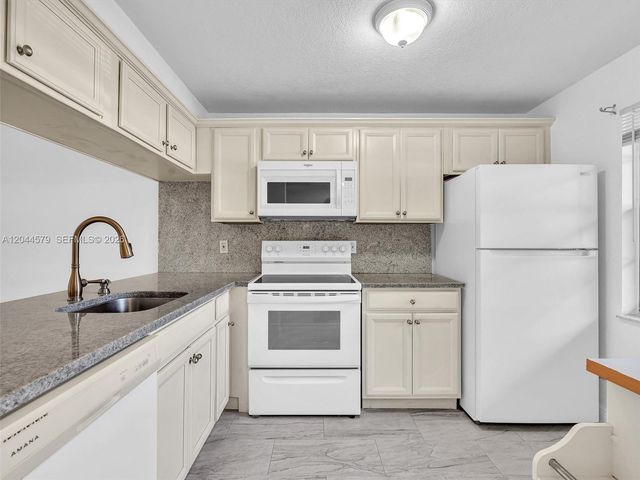 1212 SE Bahama Bend G1, Coconut Creek, FL 33066
