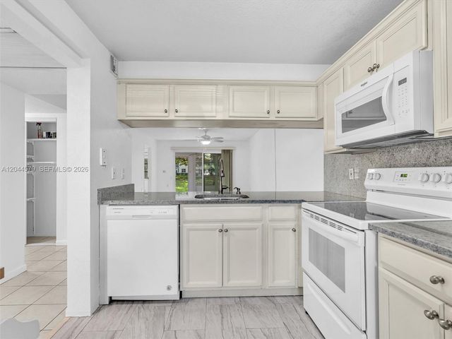 1212 SE Bahama Bend G1, Coconut Creek, FL 33066