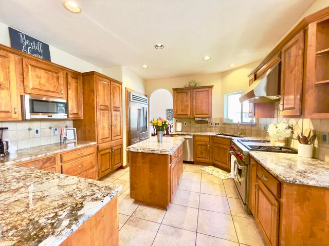 6905 Suerte Place NE, Albuquerque, NM 87113