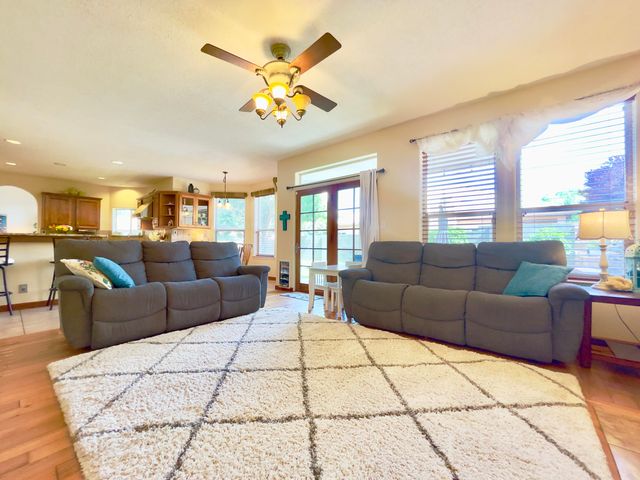 6905 Suerte Place NE, Albuquerque, NM 87113