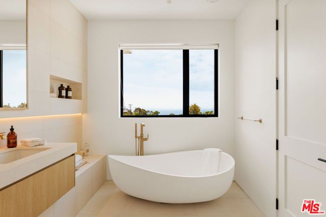 1205 Las Lomas Place, Pacific Palisades (los Angeles), CA 90272