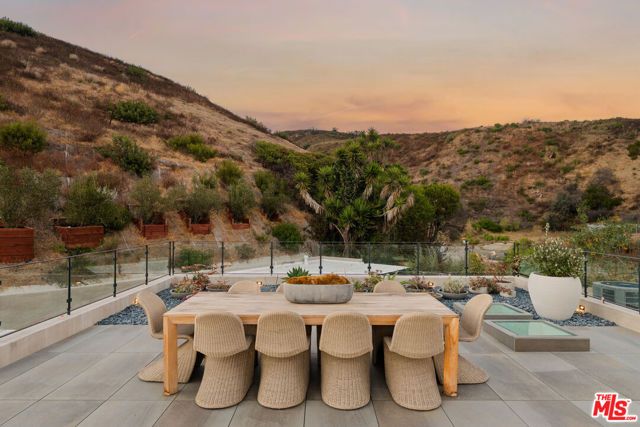 1205 Las Lomas Place, Pacific Palisades (los Angeles), CA 90272