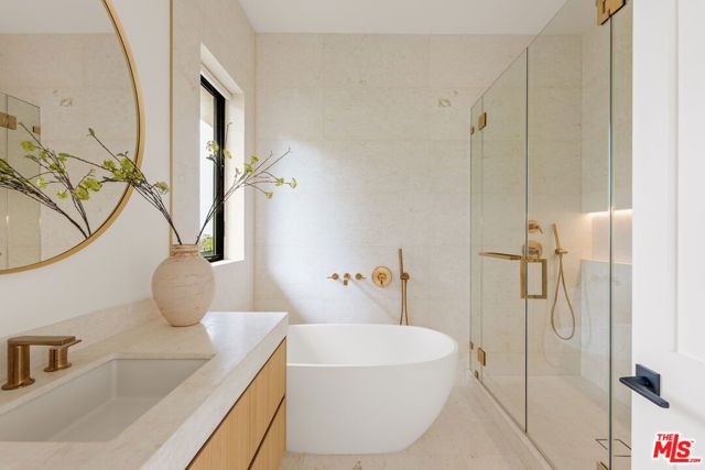 1205 Las Lomas Place, Pacific Palisades (los Angeles), CA 90272