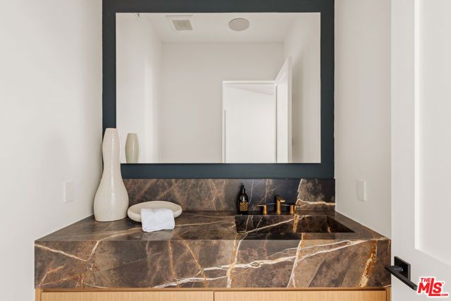 1205 Las Lomas Place, Pacific Palisades (los Angeles), CA 90272