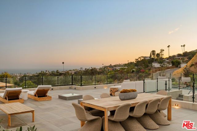1205 Las Lomas Place, Pacific Palisades (los Angeles), CA 90272