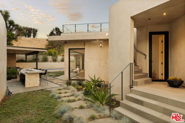 1205 Las Lomas Place, Pacific Palisades (los Angeles), CA 90272