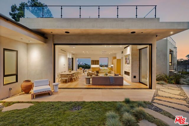 1205 Las Lomas Place, Pacific Palisades (los Angeles), CA 90272