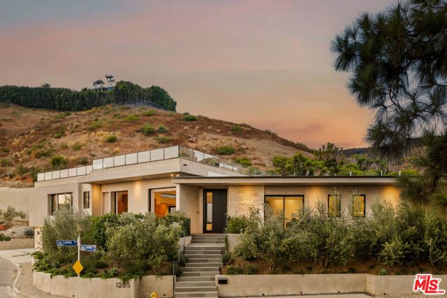 1205 Las Lomas Place, Pacific Palisades (los Angeles), CA 90272